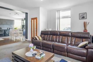Rochdale 3 Bedroom House 2 Bath with FREE Parking Sleeps 7 - Rochdale - 5