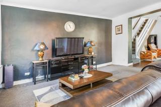 Rochdale 3 Bedroom House 2 Bath with FREE Parking Sleeps 7 - Rochdale - 8