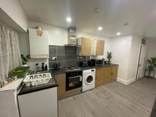 Cosy 2 Room Space Near Station - Mitcham - 4