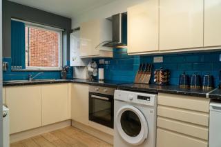 Free Parking New Modern Gem in Harrow - Harrow Weald - 2