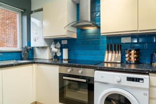 Free Parking New Modern Gem in Harrow - Harrow Weald - 3