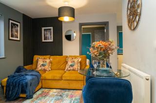 Free Parking New Modern Gem in Harrow - Harrow Weald - 0