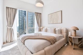 Luxury 3BR Apartment with Burj Khalifa Views - 7