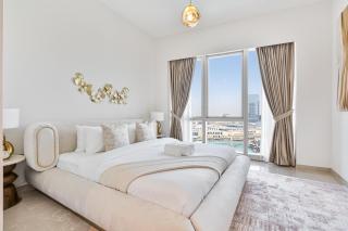 Luxury 3BR Apartment with Burj Khalifa Views - 9