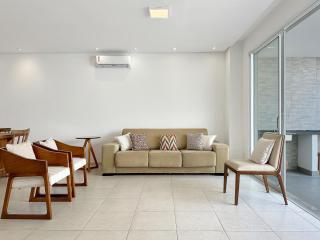 100 metros da praia - Condomínio - 3 suítes - Churrasqueira - 4