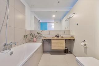 Luxurious 3-bed and 3 bathroom apartment - Reserva del Higueron - Málaga - 0