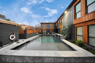 2BR Central Montrose apt with pool and in unit washer and dryer - Houston - 0