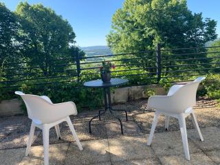 Villa Séré de Rivières, au-dessus d'un fort, face aux Montagnes du Jura - - 0