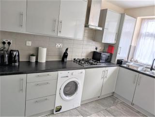 Spacious 5 bedroom House - 10min walk to Becrontree Station - Dagenham - 8