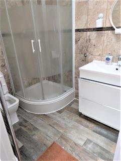 Spacious 5 bedroom House - 10min walk to Becrontree Station - Dagenham - 3