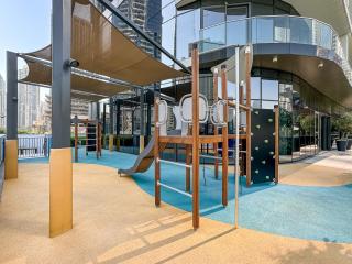 Luxury 3BR Apartment with Burj Khalifa Views - 3