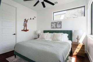 Modern Home Near the University of Texas - Austin - 8