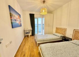 Seaview Escape - Families, Couples & Digital Nomads - 1