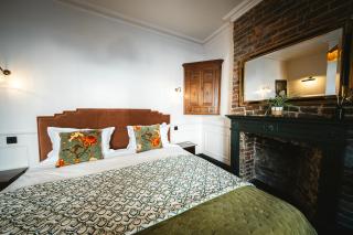 The Doghouse Inn - 1