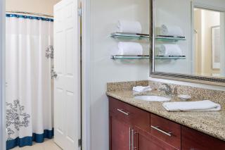 MainStay Suites Appleton Airport - Fox River Mall Area - 2
