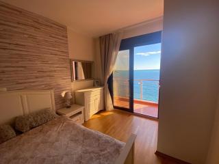 Family-Friendly 2-Bed with Private Beach and Pool - Dobra Voda - 2