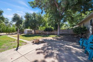 Comfortable home near river access trail - Redding - 6