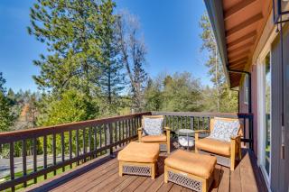 Near Hiking and Fishing Tuolumne Cabin with Deck - Tuolumne - 9