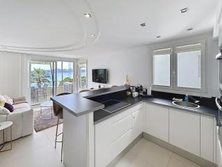Modern 2-Bedroom Stunning Sea View on La Croisette - Cannes - 1