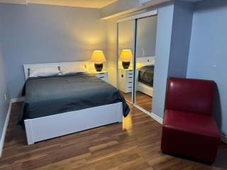 Comfortable Family Home - Richmond Hill - 4