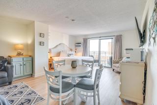 Oceanfront Condo in Myrtle Beach with Pool Access - Myrtle Beach - 1