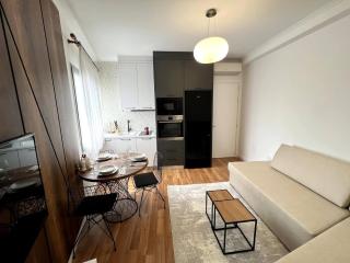 Charming Tiran Apartment in the Heart of the City - 0