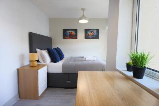 2 Bed Home-Cheltenham-Sleeps 6-Work or Leisure - 9