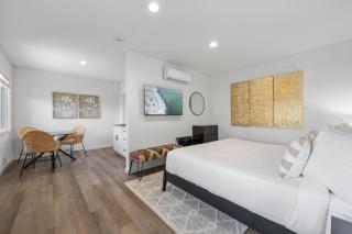 South O Bungalow 11 - Luxury King Suite + Patio - Oceanside - 0