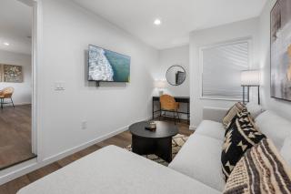 South O Bungalow 11 - Luxury King Suite + Patio - Oceanside - 2