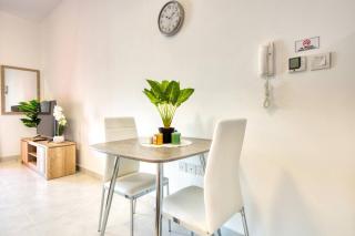 Posh Studio Apartments - 7