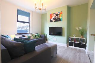 2 Bed Home-Cheltenham-Sleeps 6-Work or Leisure - 2