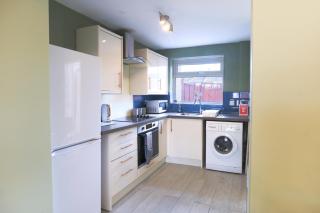 2 Bed Home-Cheltenham-Sleeps 6-Work or Leisure - 1