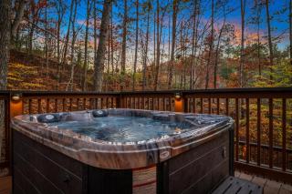 Privacy Fire Pit Game Room Hot Tub WiFi - Sevierville - 0