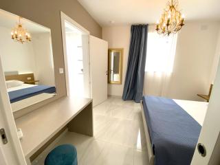 MIA Black Luxury Suite - luxury topfloor stay with private terrace in Qawra - ADULTS ONLY - 1 masterbed 2 bathroom - 1