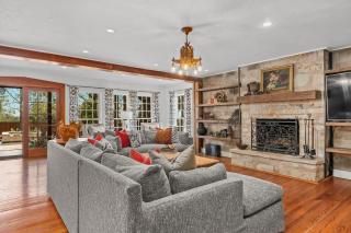 Rockhouse at Ololo Hot Tub Pool Sleeps 12 - 1