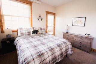Large & Updated Driggs Condo Close to Town! 40 miles to Grand Teton! - Driggs - 2
