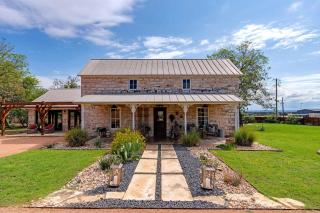 Rockhouse at Ololo Hot Tub Pool Sleeps 12 - Fredericksburg - 6