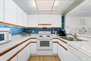 Pelican Walk 704 - 1