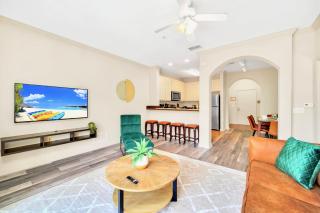 Bright 3BR Condo With Pool and Hot Tub, Close to Disney! - Orlando - 1