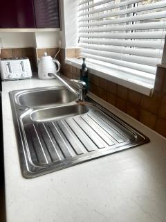 City Centre House - Pet Friendly - Free Parking - 2 Bedroom - Large Garden - 3