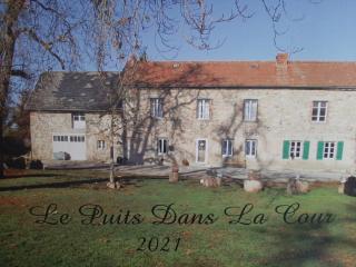 Le Puits Dans La Cour - Saint-Priest-des-Champs - 0