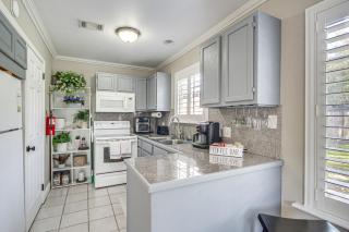 Waveland Retreat with Yard Walkable Location - Waveland - 8