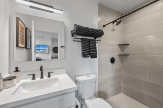South O Bungalow 8 - Deluxe Work and Stay Queen Studio + Patio - Oceanside - 6