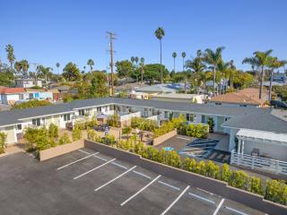 South O Bungalow 8 - Deluxe Work and Stay Queen Studio + Patio - Oceanside - 1