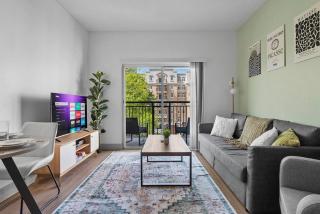 Cozy Urban Getaway - Free Parking, Gym, Stadium - Charlotte - 9