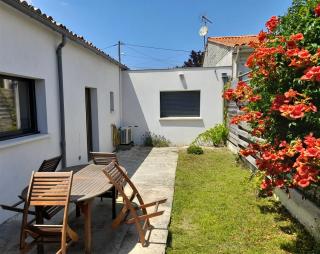 Maison Indépendante Climatisée à Deux Pas des Plages, Confort et Détente Assurés - Royan - 0