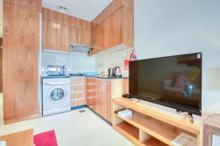 Restful studio Apartment in Dubai Sports City - 4