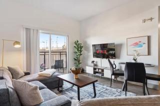 Cozy City Charm - Spacious, Parking, Balcony, Gym - Charlotte - 9