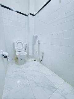 Calm Central Stay Near Beach - High-Speed WiFi, Free Parking - 1