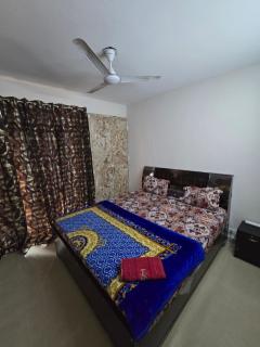Sector143 near Advant Office-2BHK-Society-65" Smart Tv,10" Mattress-Spacious-Party,Couple,Family,WFO employes and NRI friendly Place with Kitchen ,living room ,Near Candor TechSpace,Advant IT park and Oxygen144 Center - 7